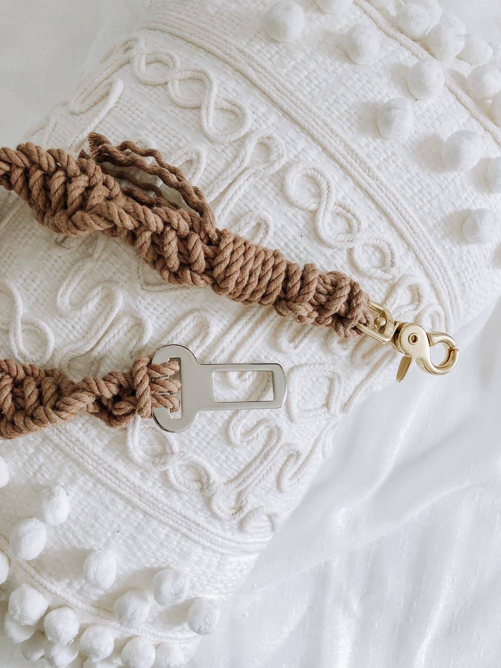 EMBER & IVORY - Macrame Dog Seat Belt / Car Restraint - Java Rope: Spiral Knot / Medium (24")
